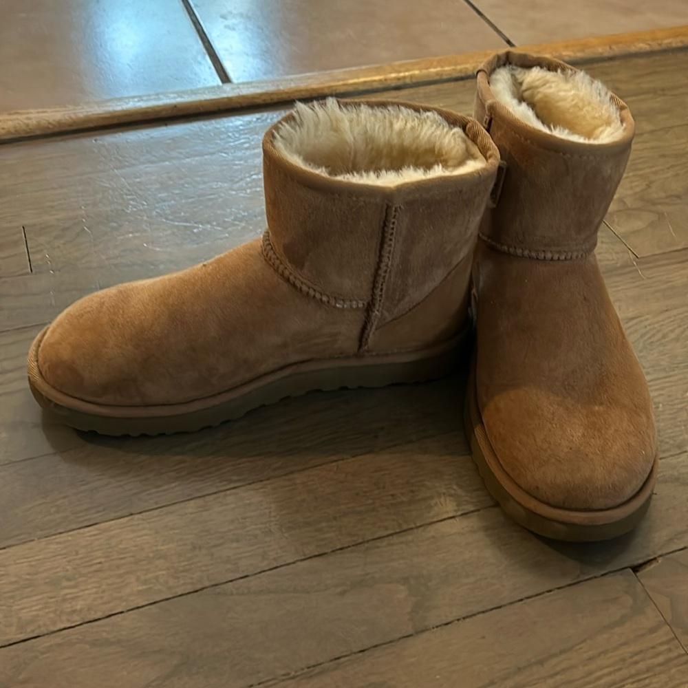 Ugg Boot- Mini- Chestnut - size 8